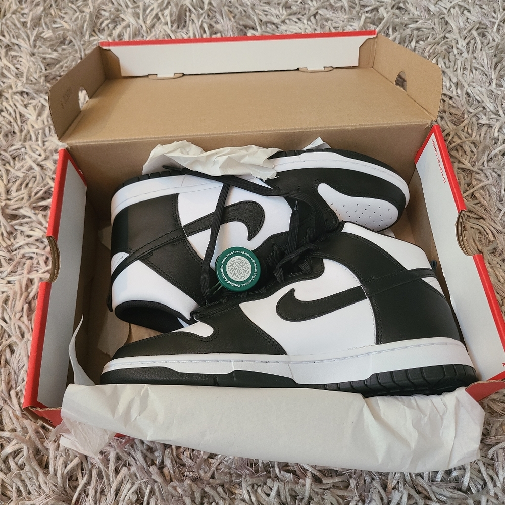 New Autheentic NIKE Dunk HI Retro, US size 9